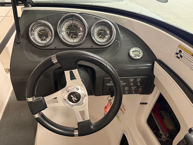 2013 Sea Ray 190 Sport photo 4