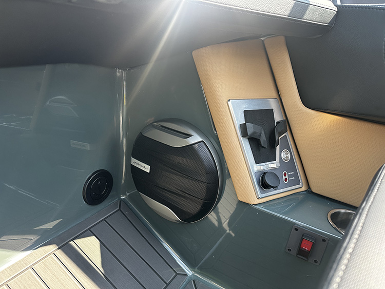 2027 Mastercraft XT22 photo 5