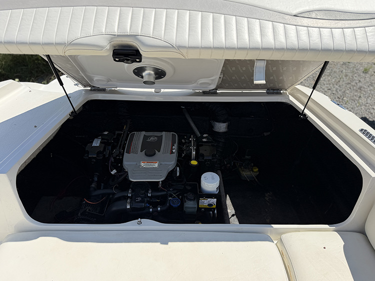 2011 Stingray 208 LR photo 14