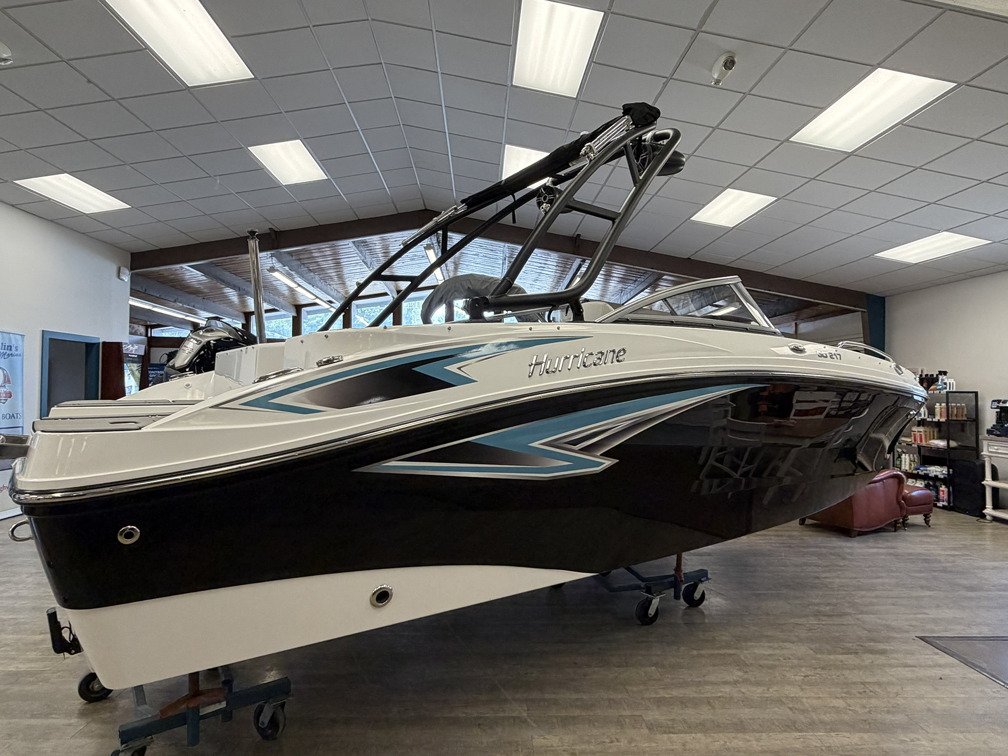 2027 Hurricane SD217 OB