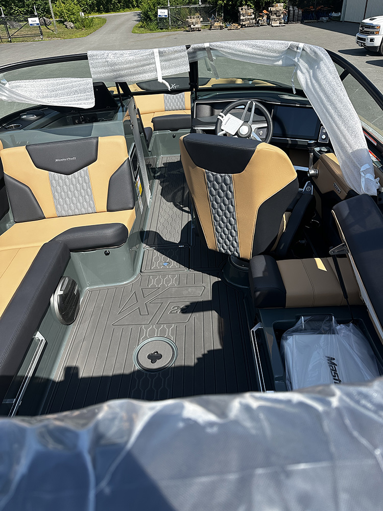 2027 Mastercraft XT22 photo 2
