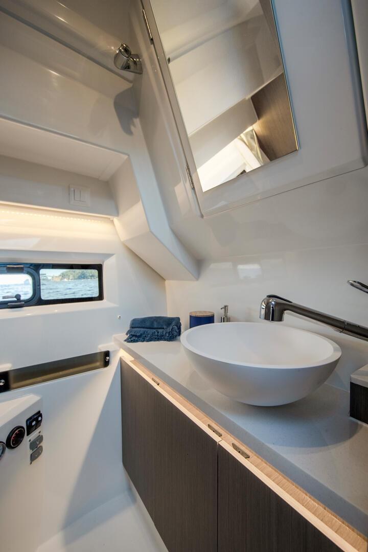 2027 Jeanneau NC 895 Sport S2 photo 8