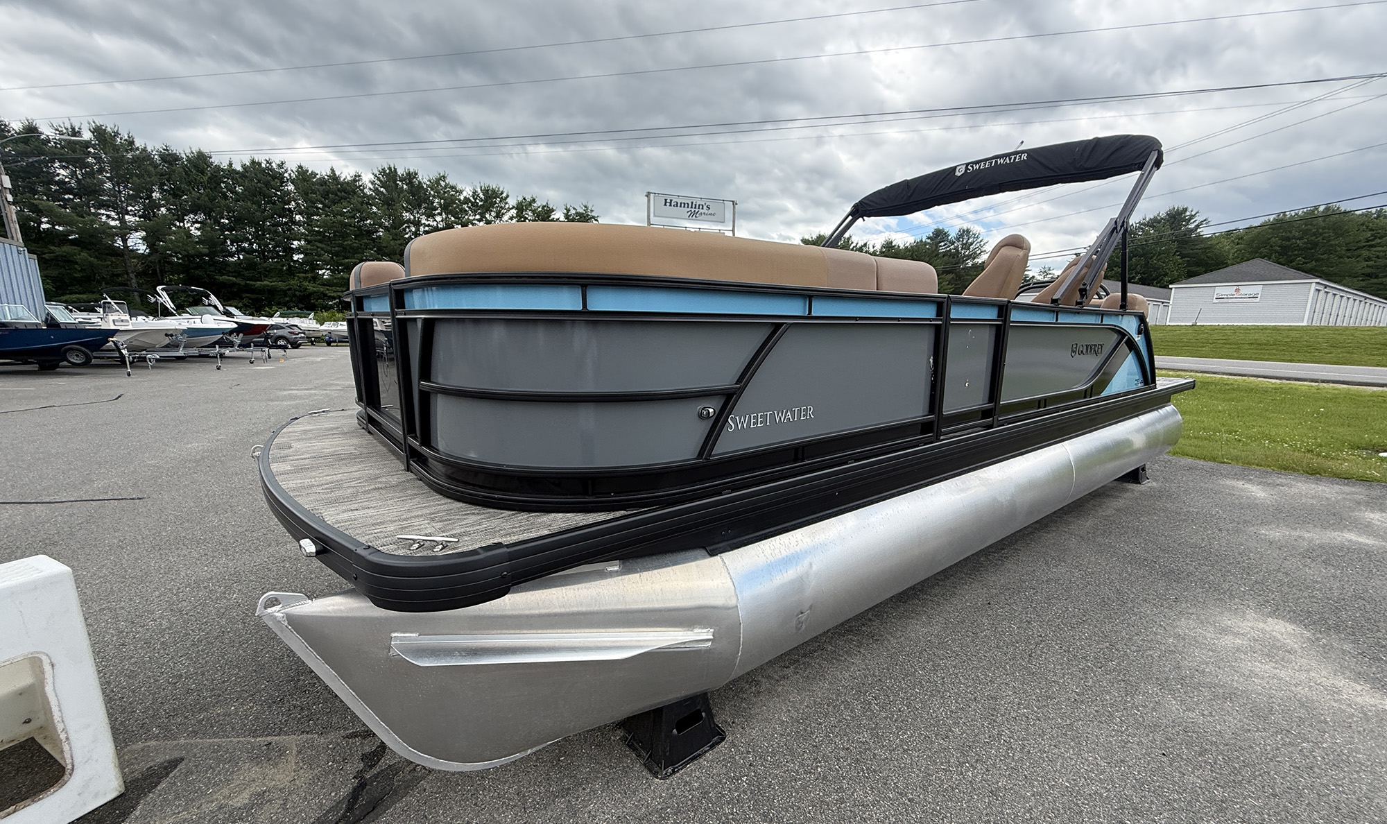 2026 Godfrey SW2286QS Triple