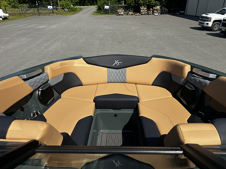 2027 Mastercraft XT22 photo 3