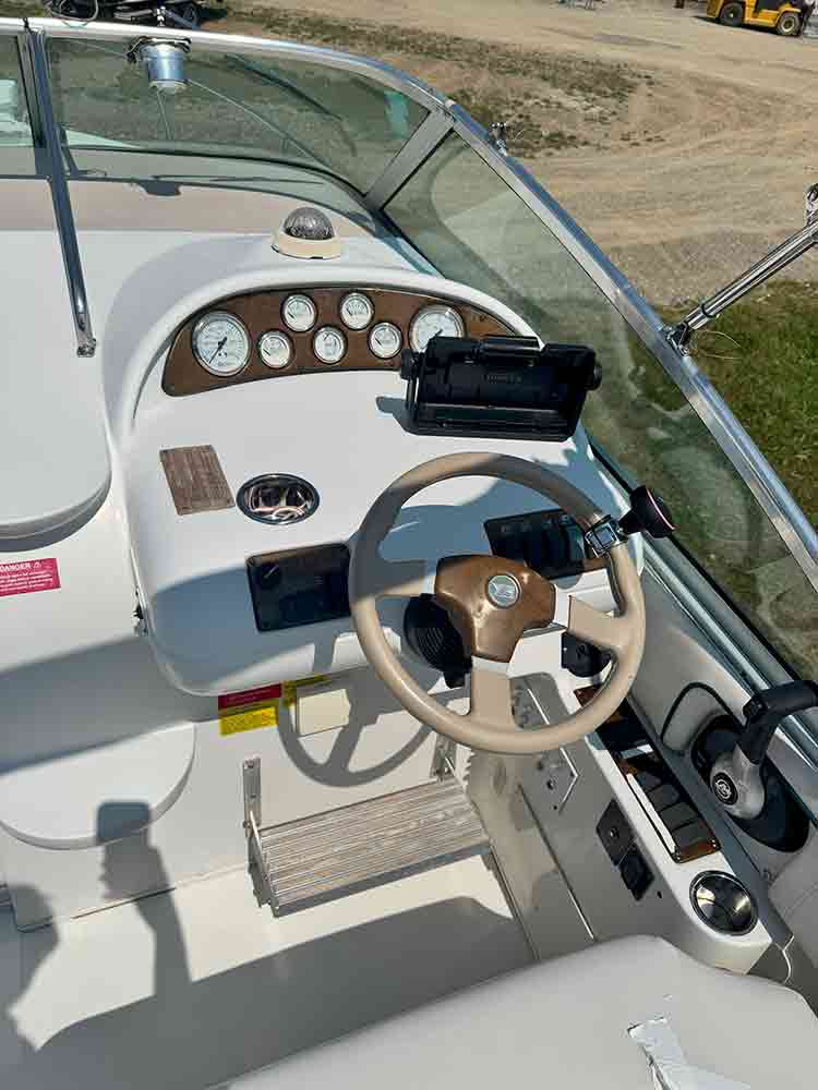 1996 Larson 260 Cabrio photo 4