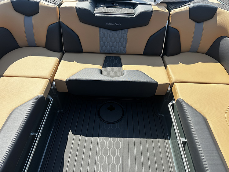 2027 Mastercraft XT22 photo 12