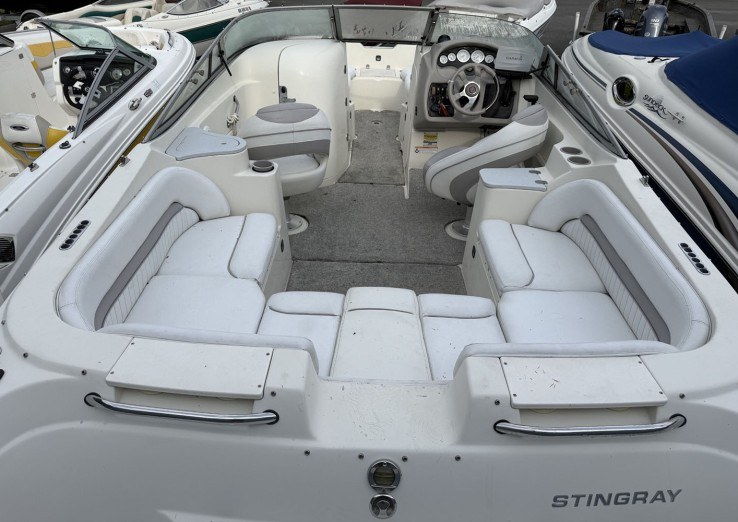 2006 Stingray 220D photo 3