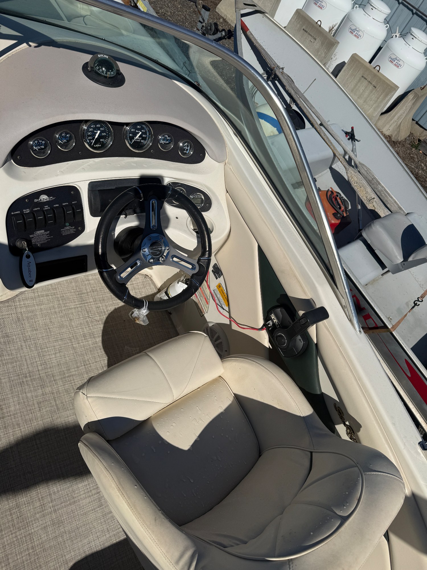 1999 Sea Ray Sundeck 210 photo 4
