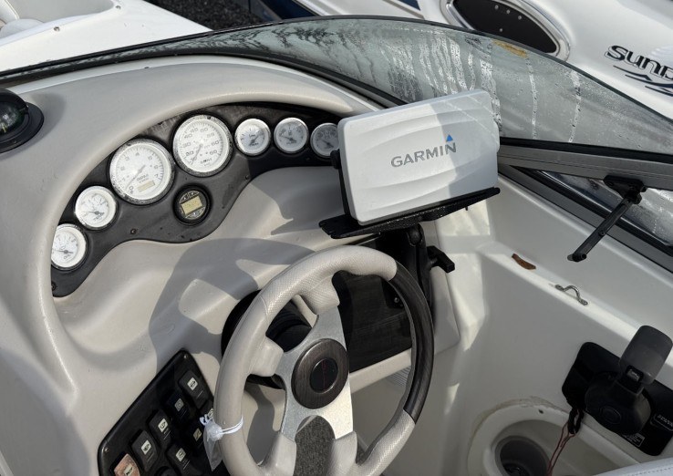 2006 Stingray 220D photo 4