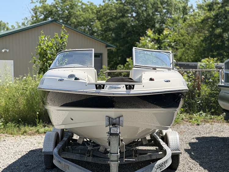 2011 Stingray 208 LR photo 4