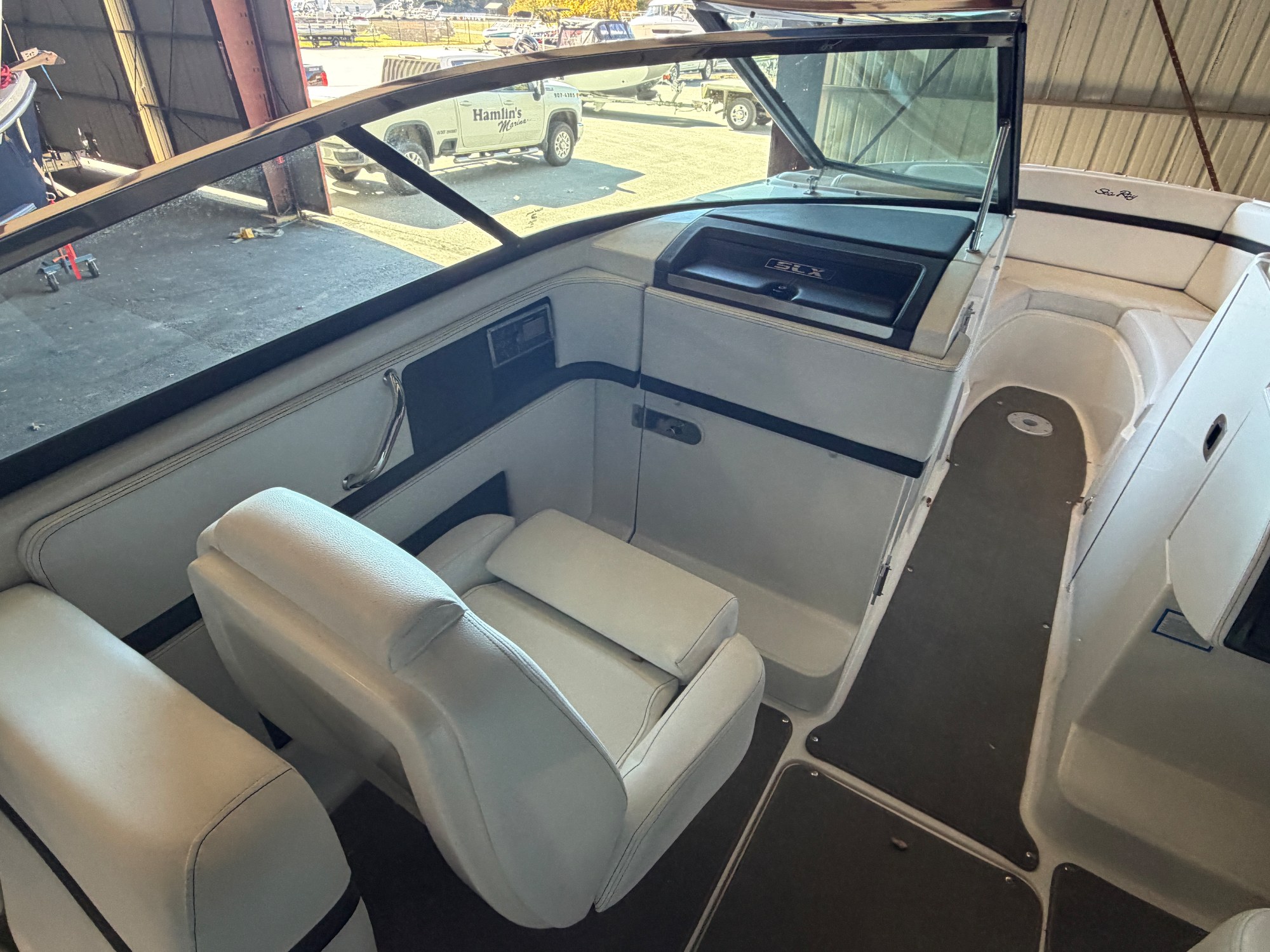 2014 Sea Ray 270 SLX photo 11