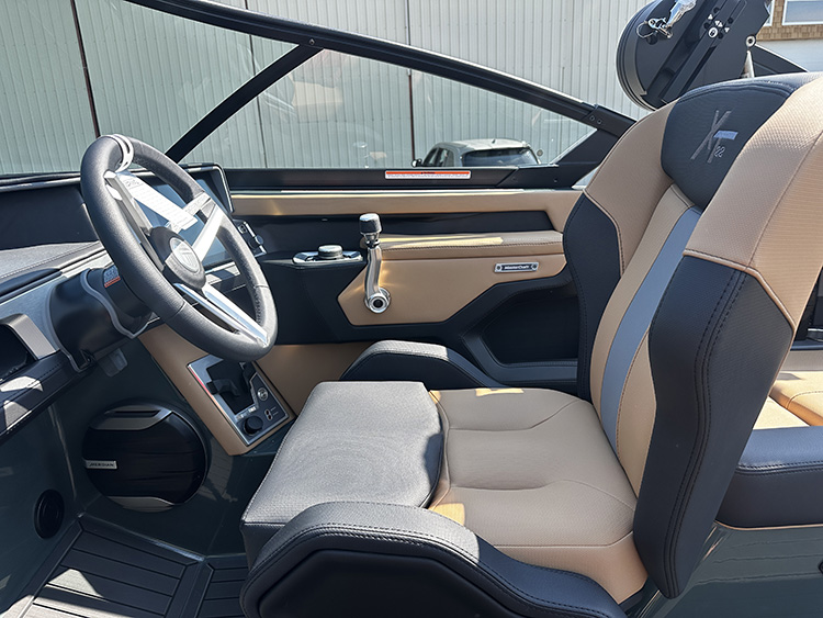 2027 Mastercraft XT22 photo 4