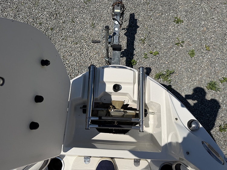2011 Stingray 208 LR photo 9
