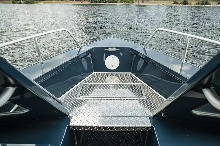 2027 Hewescraft Ocean Pro 220 photo 2