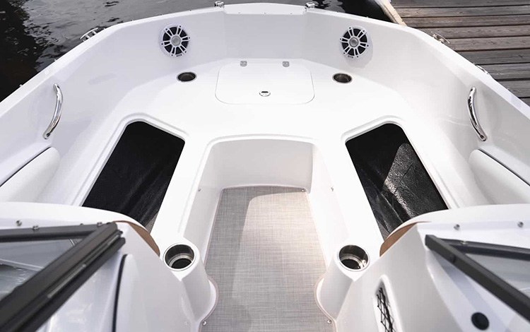 2027 Stingray 19 DC photo 6