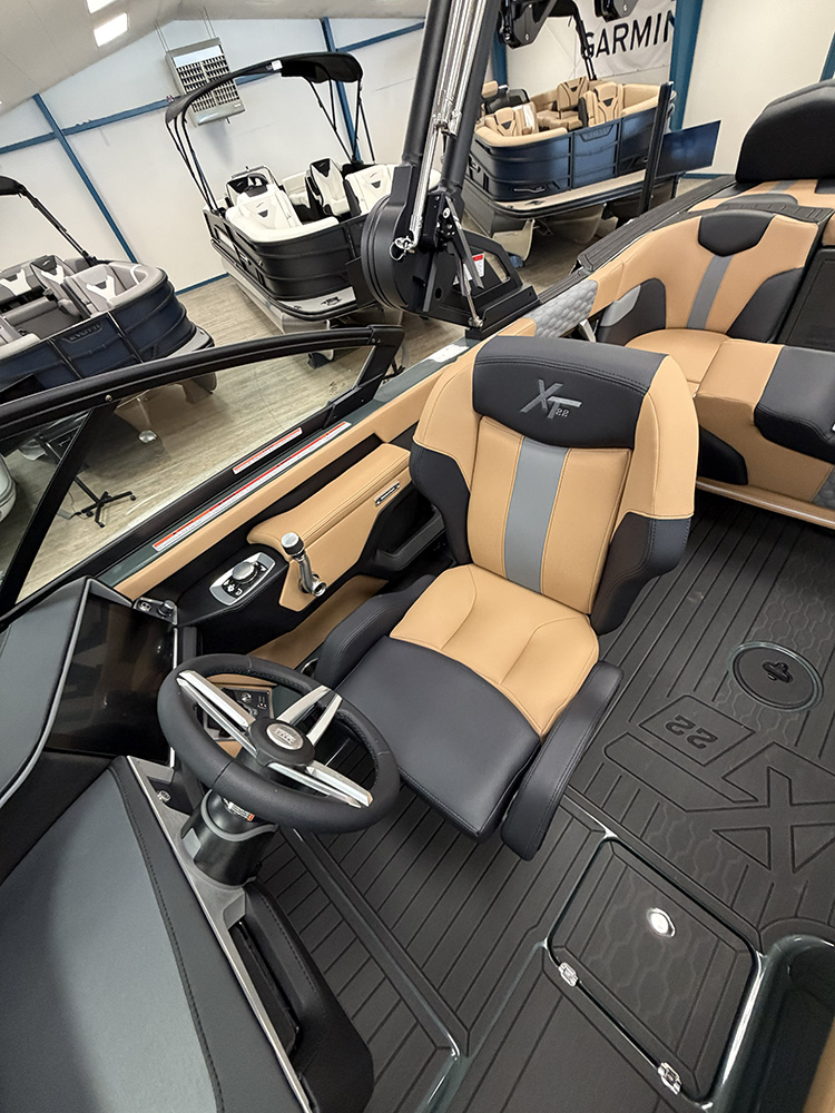 2027 Mastercraft XT22 photo 14