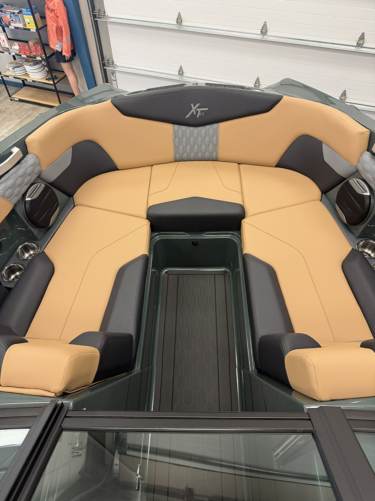 2027 Mastercraft XT22 photo 18