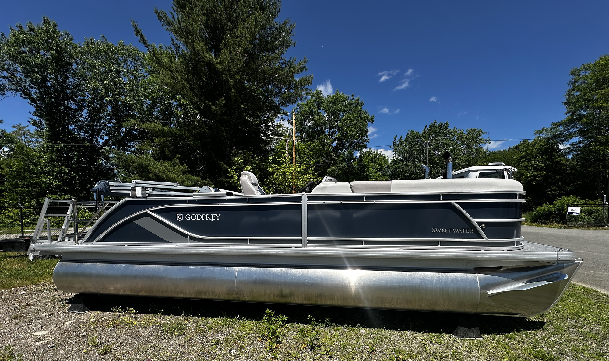 2026 Godfrey SW2286SFL Triple