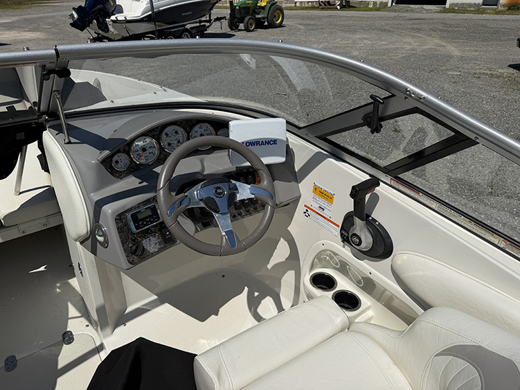 2011 Stingray 208 LR photo 8