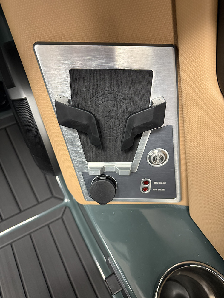 2027 Mastercraft XT22 photo 15