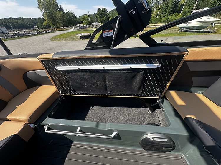 2027 Mastercraft XT22 photo 8