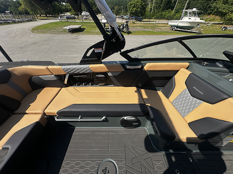 2027 Mastercraft XT22 photo 7